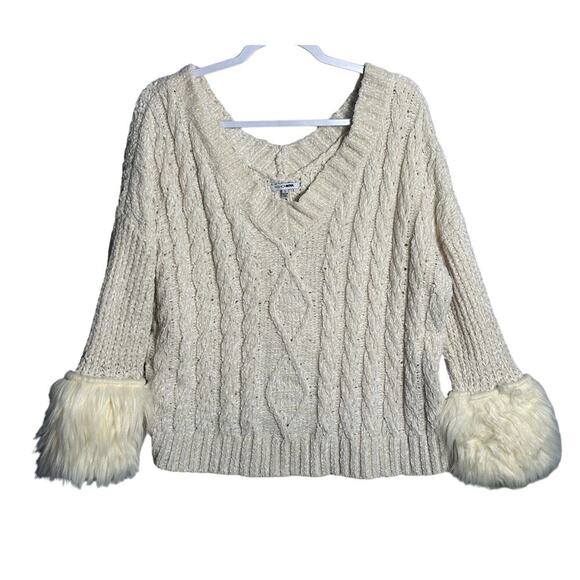 Fashion‎ Nova Sz Small Fur Cuff V-Neck Pullover Cable Knit Sweater Cream Soft - Picture 1 of 8